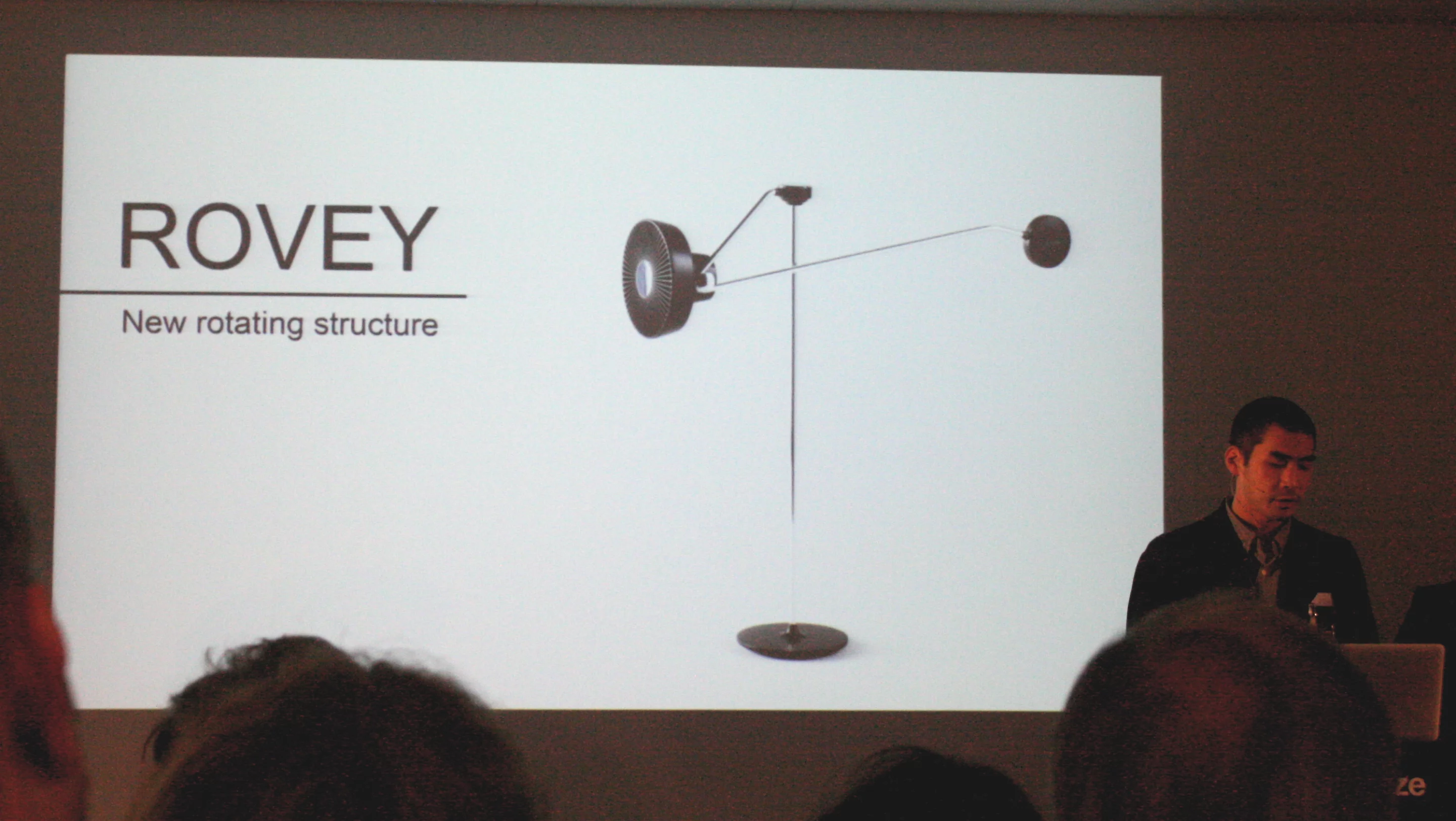 Rovey is a balancing desktop fan by Japanese designers Kazuya Washio and Yu Kawashinma