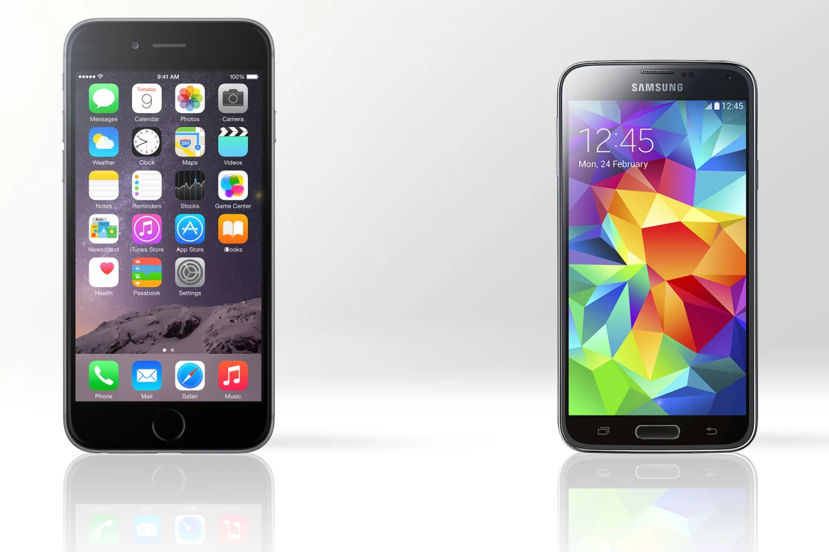 Gizmag compares the features and specs of Apple's first phablet, the iPhone 6 Plus, and Samsung's flagship Galaxy S5
