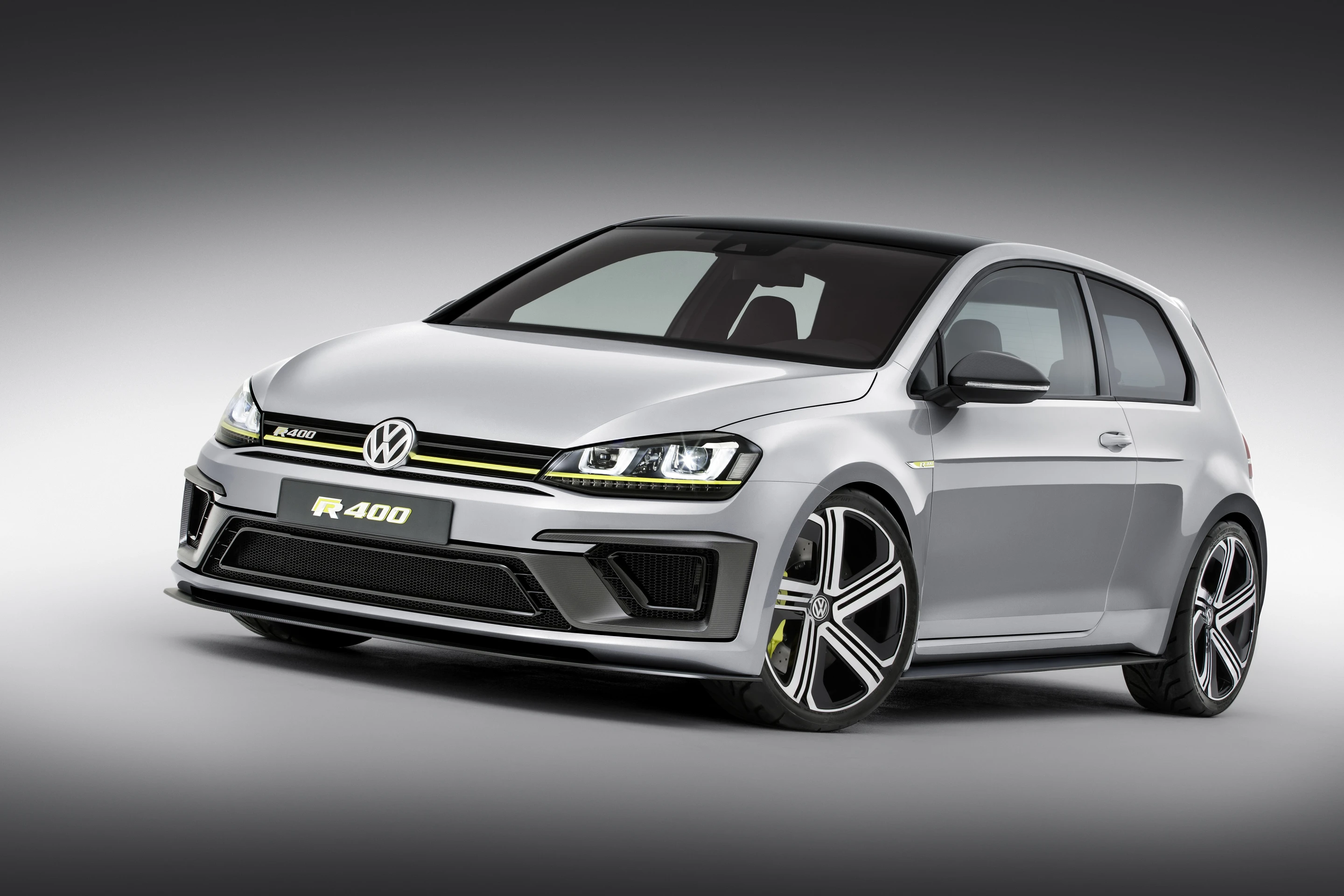 The VW Golf R 400 makes its debut at the Beijing Auto Show from April 21 to 29