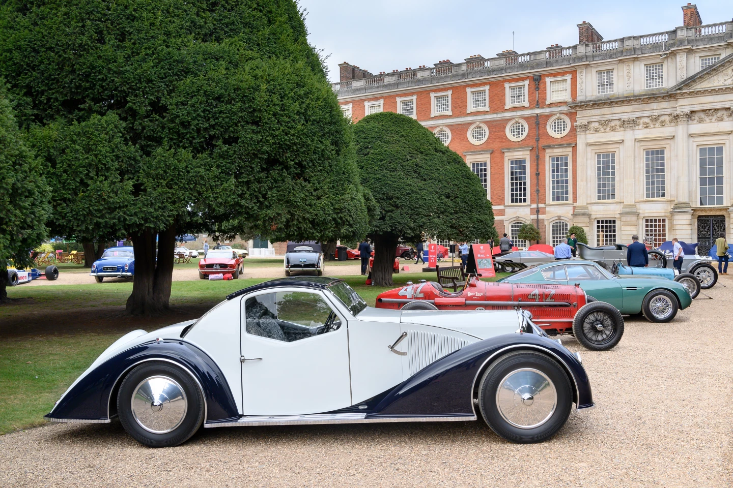This art deco Voisin C-27 Aérosport was designed and built in 1934 by one of the great mechanical engineers of the 20th Century, Gabriel Voisin. It is unique and comes from the collection of Peter and Merle Mullin. It is now one of the finalists of the Peninsula Classics Best of the Best Awards.