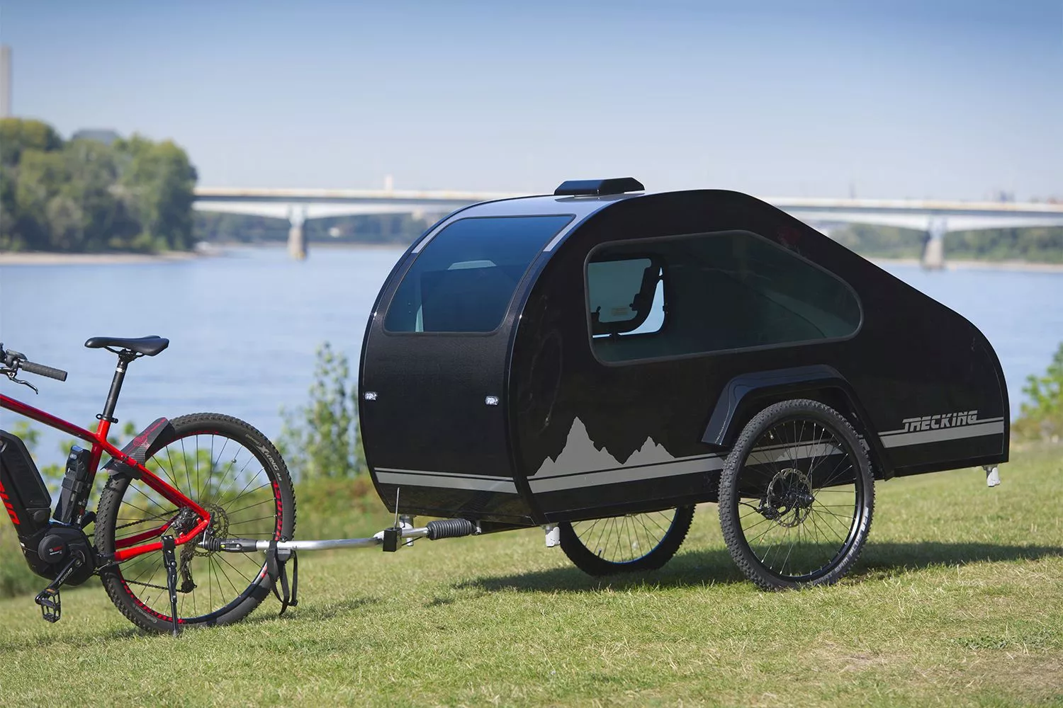 When built from carbon fiber, the Trekking model weighs 42 kg