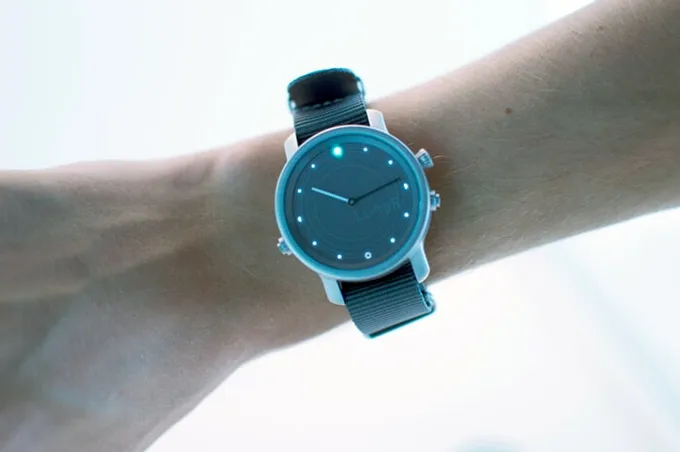 An early pledge of $138 will have a LunaR watch headed your way in December if the Kickstarter campaign goes to plan