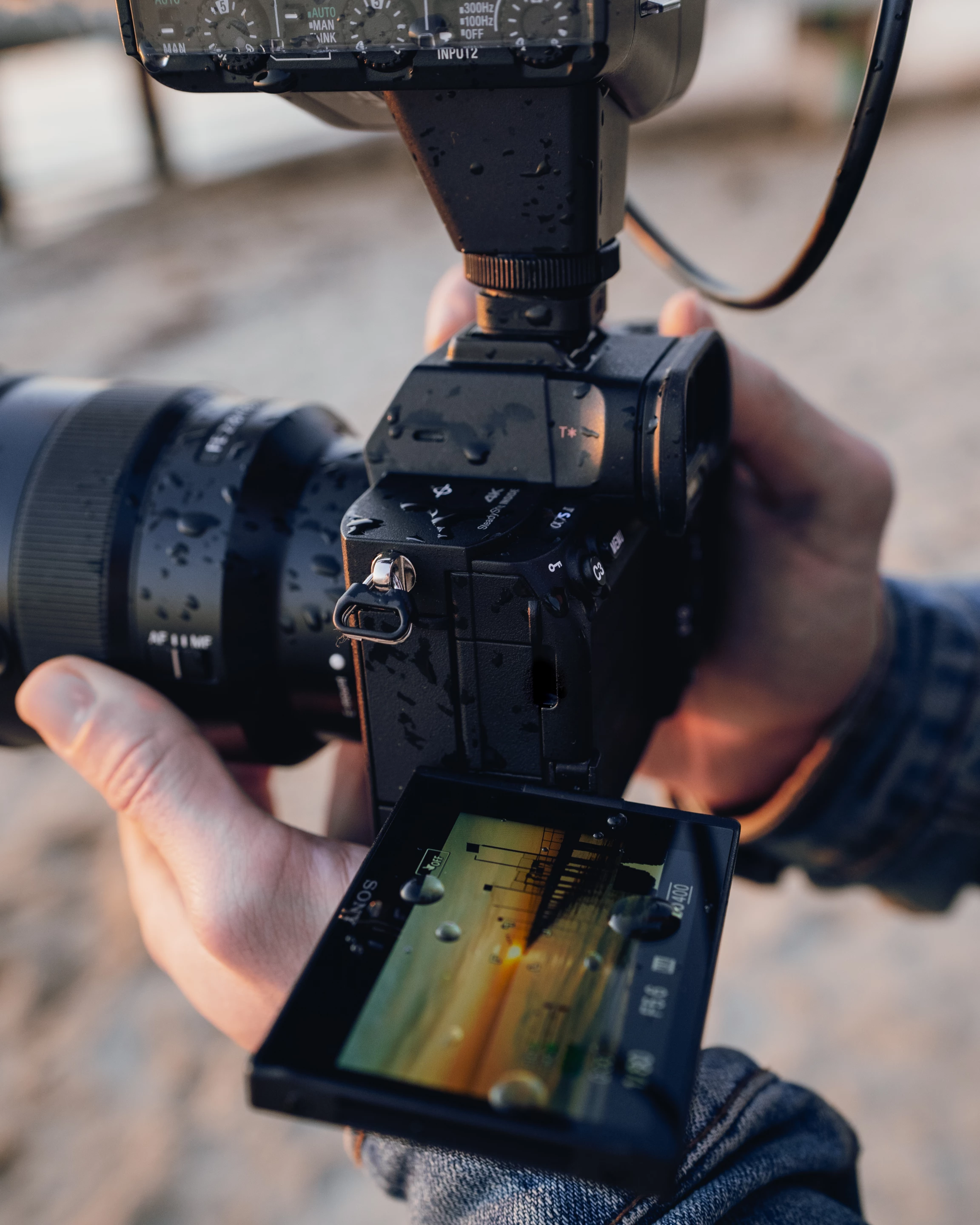 Sony has included a fanless heat dissipation mechanism to keep the processor and sensor from overheating, while allowing for a dust- and moisture-resistant design