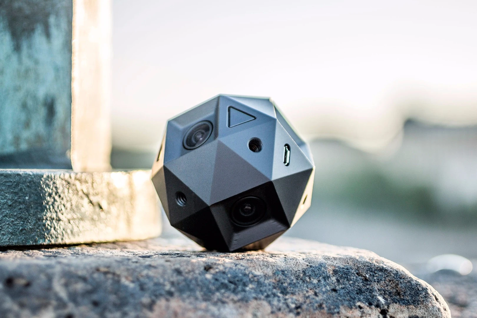 While (very) loosely spherical in shape, the camera features angled faces so that it can be either fixed to tripod mounts or plonked down by itself on flat surfaces