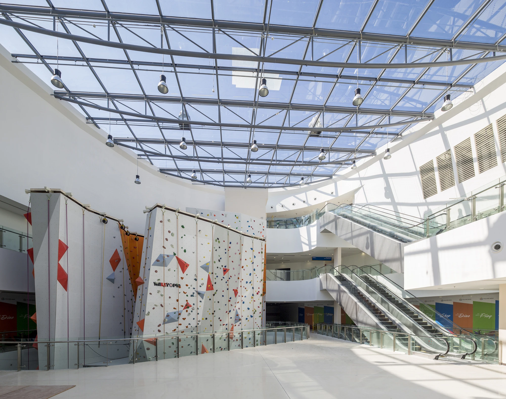 Elsewhere within the huge complex is a 41,000 sq m (441,320 sq ft) retail area which contains a water park and rock-climbing facilities (Photo: DP Architects)