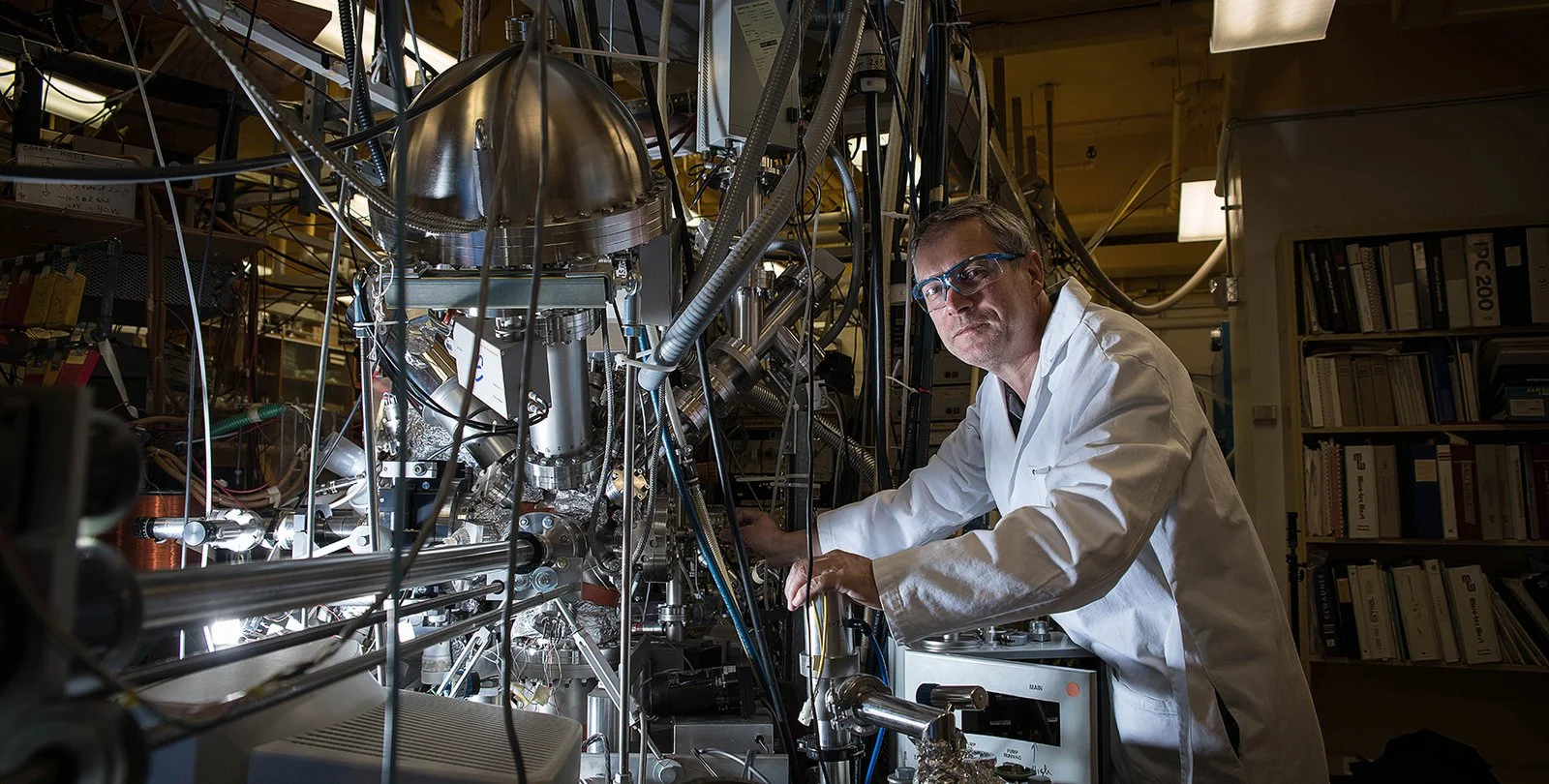 Konstantinos Giapis, with the reactor that converts carbon dioxide into molecular oxygen