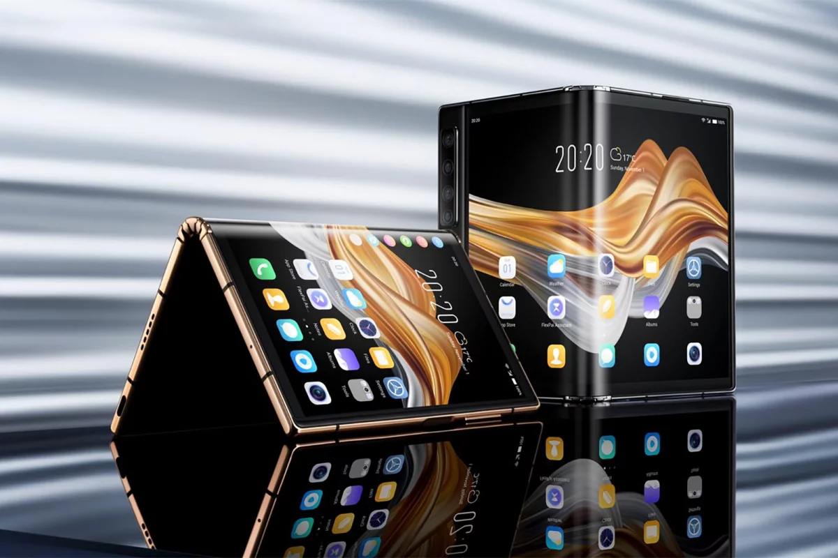 The FlexPai 2 folds out to have a 7.8-inch display