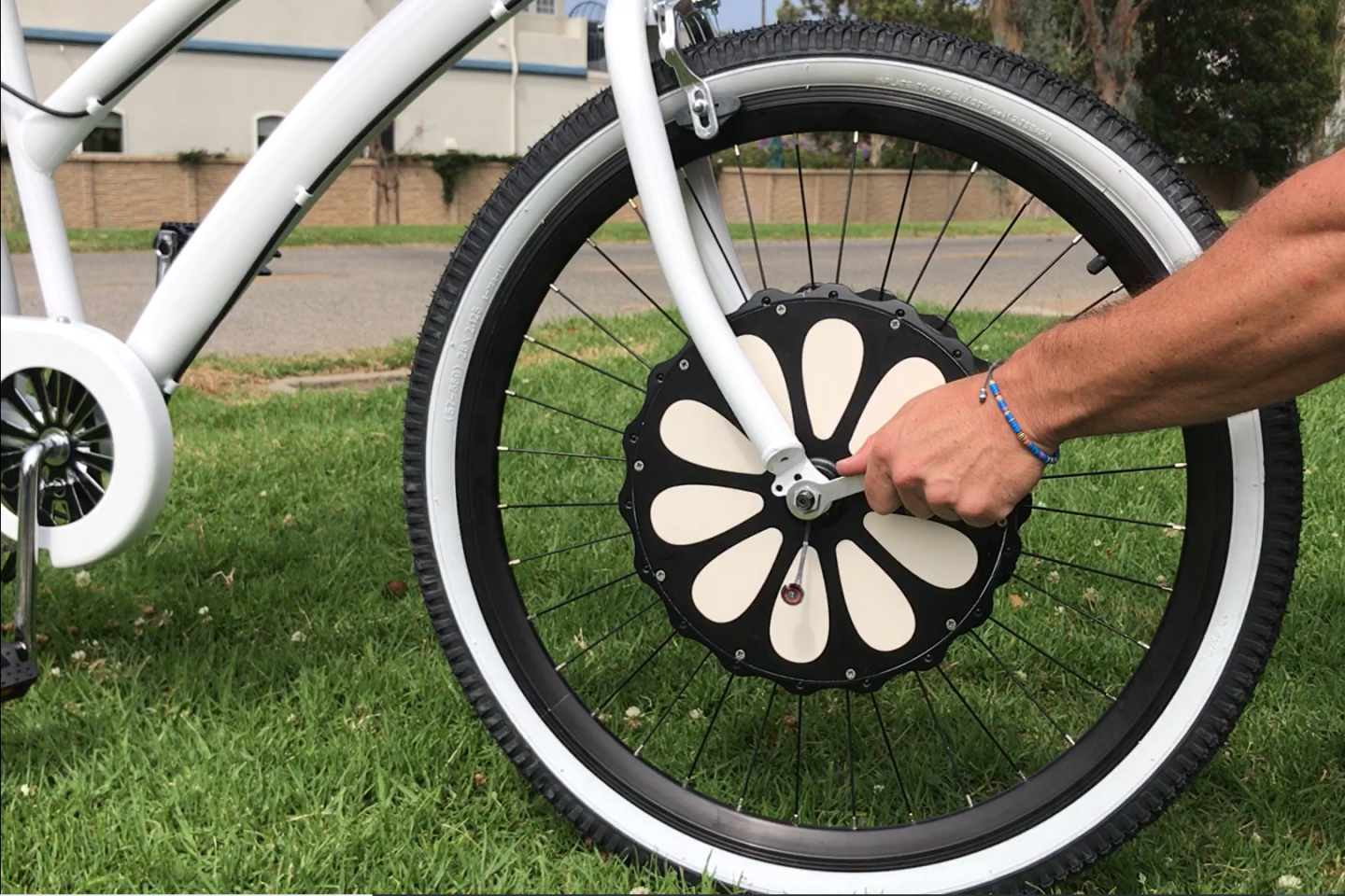 Making use of the EZ Wheelie's 250 W brushless hub motor is as simple as slotting the wheel into the forks of your ride