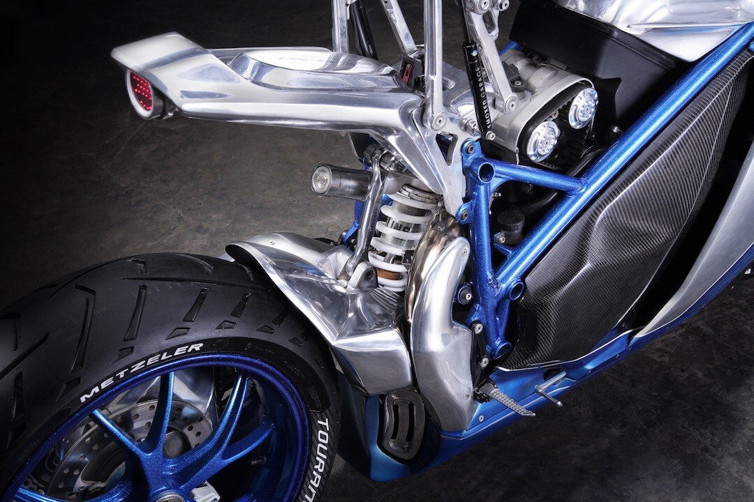 Smoked Garage Project XG-848X: open engine covers leave cam belts swinging in the wind