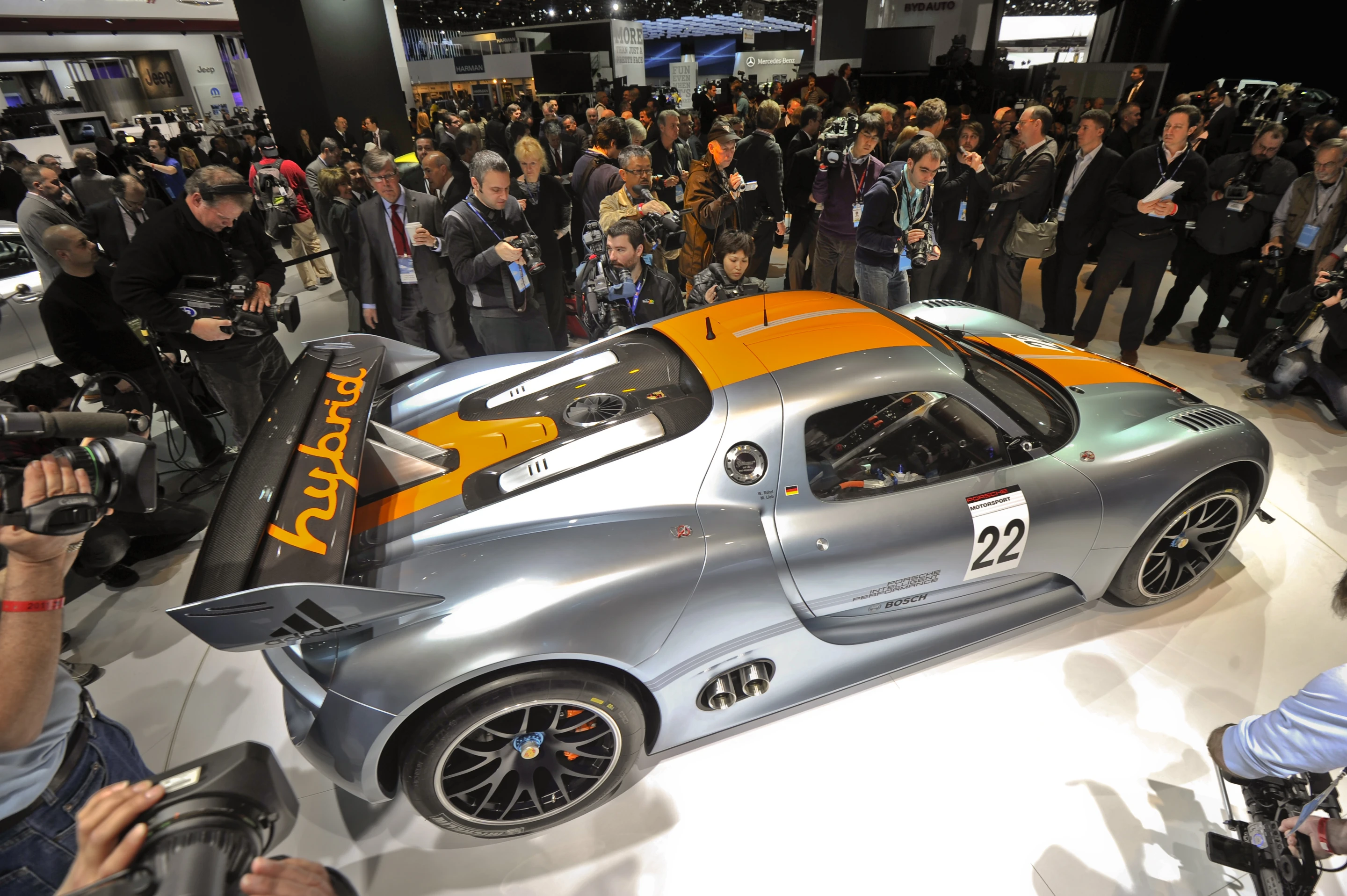 Output on the 918 RSR increases to 767 bhp, from 718 bhp on the original 2010 918 concept
