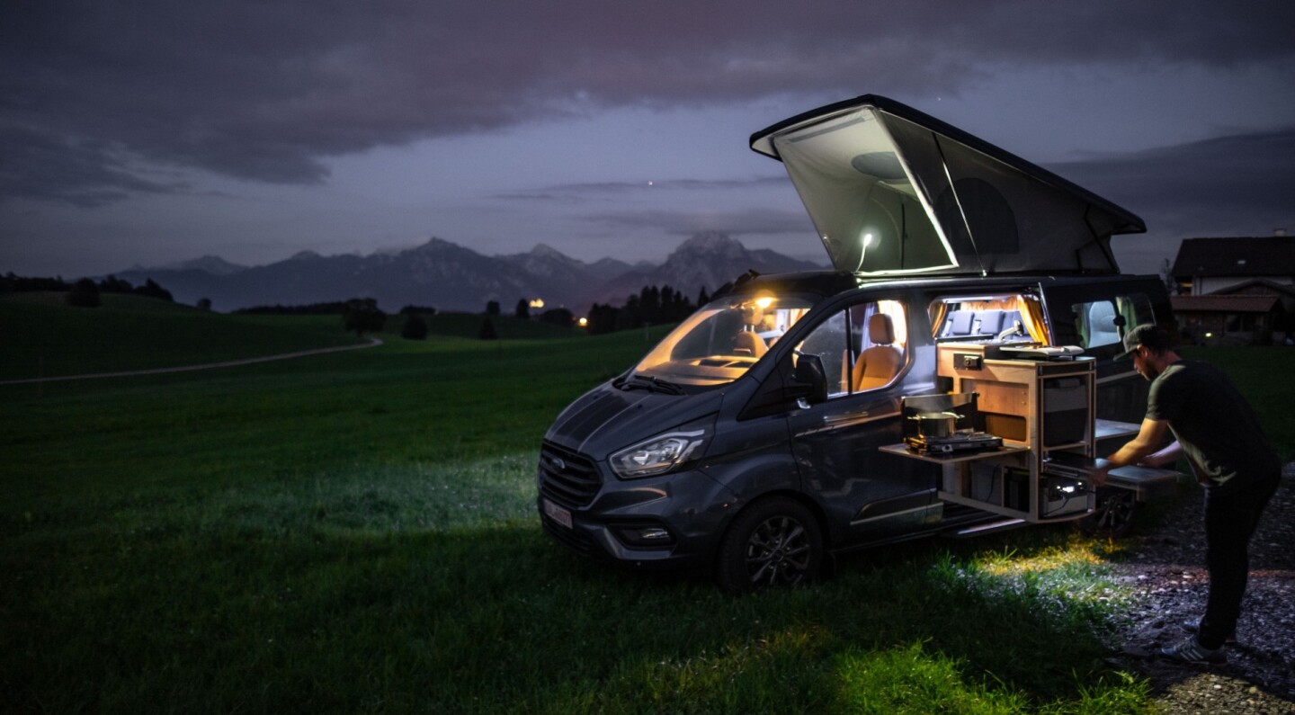 The Allrounder kitchen expands with various flip-up and slide-out tables and worktops