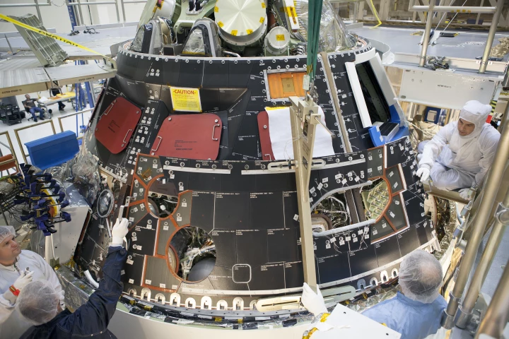 The Orion capsule getting ready to receive its skin prior to fueling (Image: NASA/Dimitri Gerondidakis)