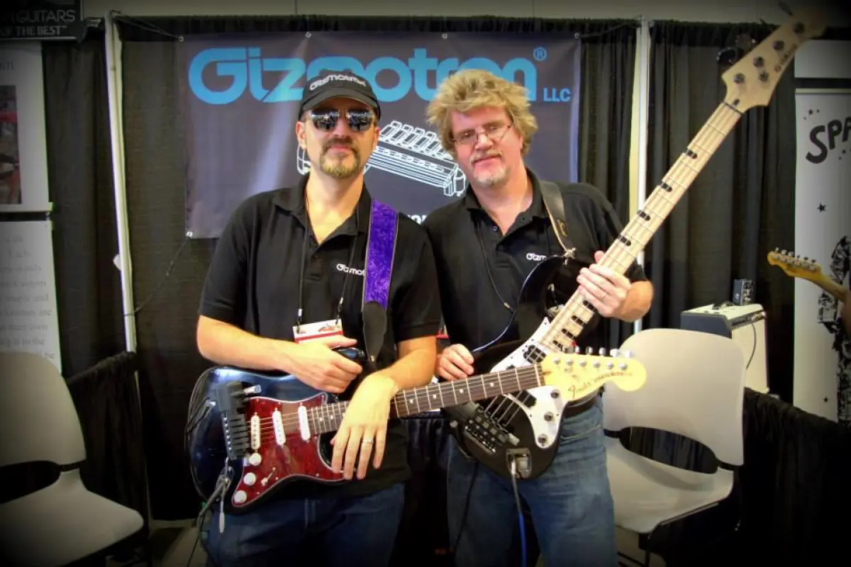 The Gizmotron 2.0 for electric guitar has six keys, while the bass version has five