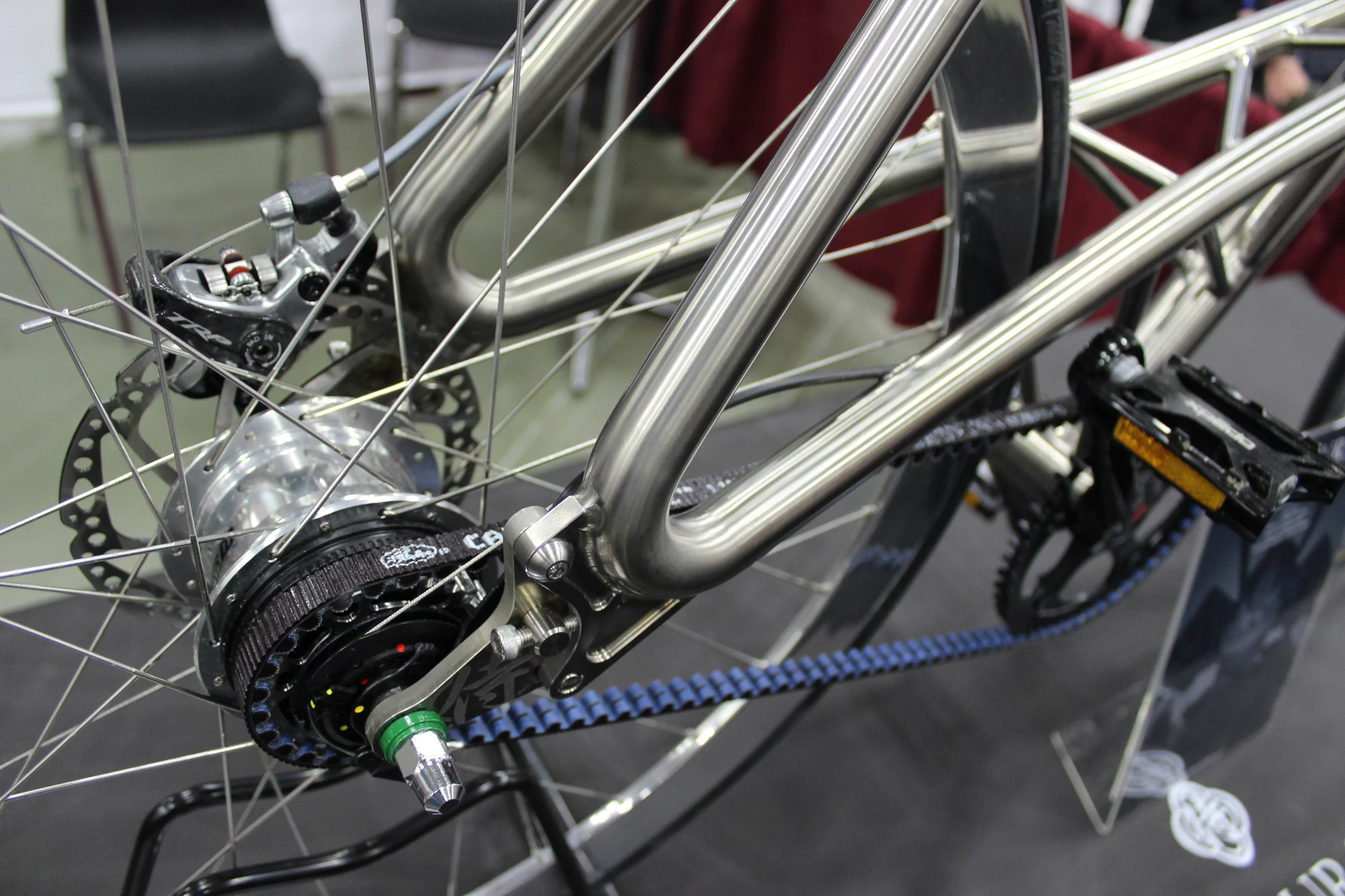 Other features of the Samurai include internal cable routing, a Gates belt drive, a rear hub transmission and TRP mechanical disc brakes (Photo: Ben Coxworth/Gizmag.com)