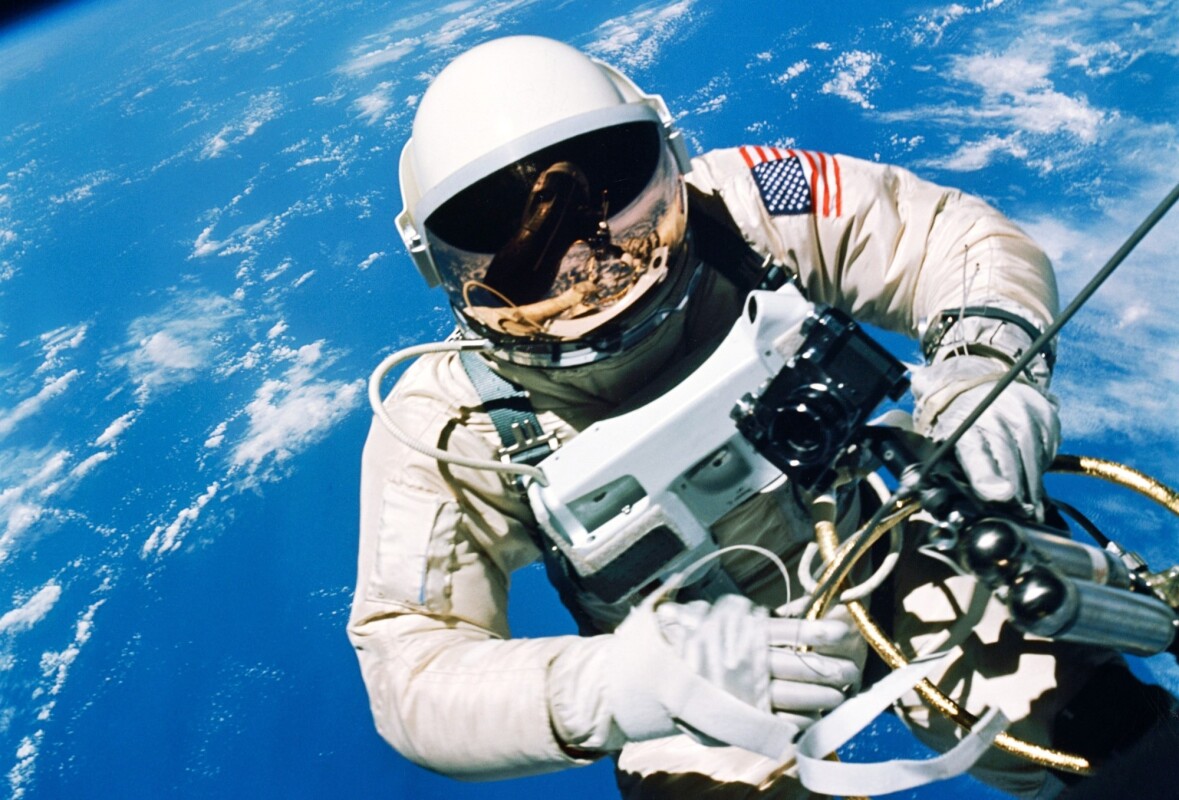 Humans in space: Are astronauts obsolete?