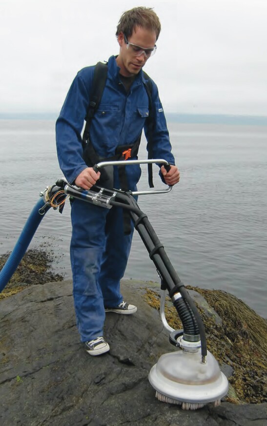 Oil vacuum cleaner developed for spillaffected shorelines