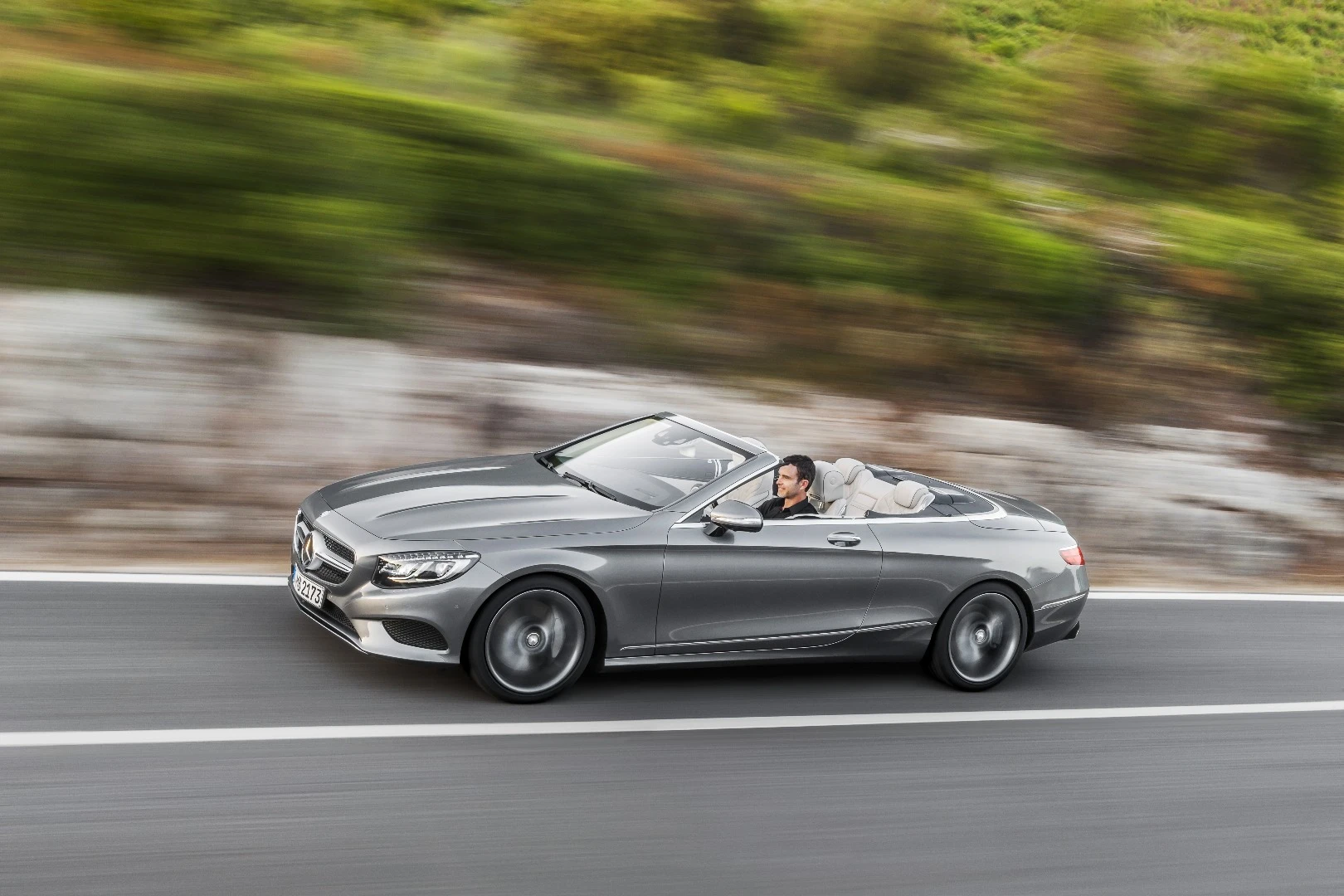 With the Aircap system specced, the S-Class creates turbulence to cut down on cabin noise