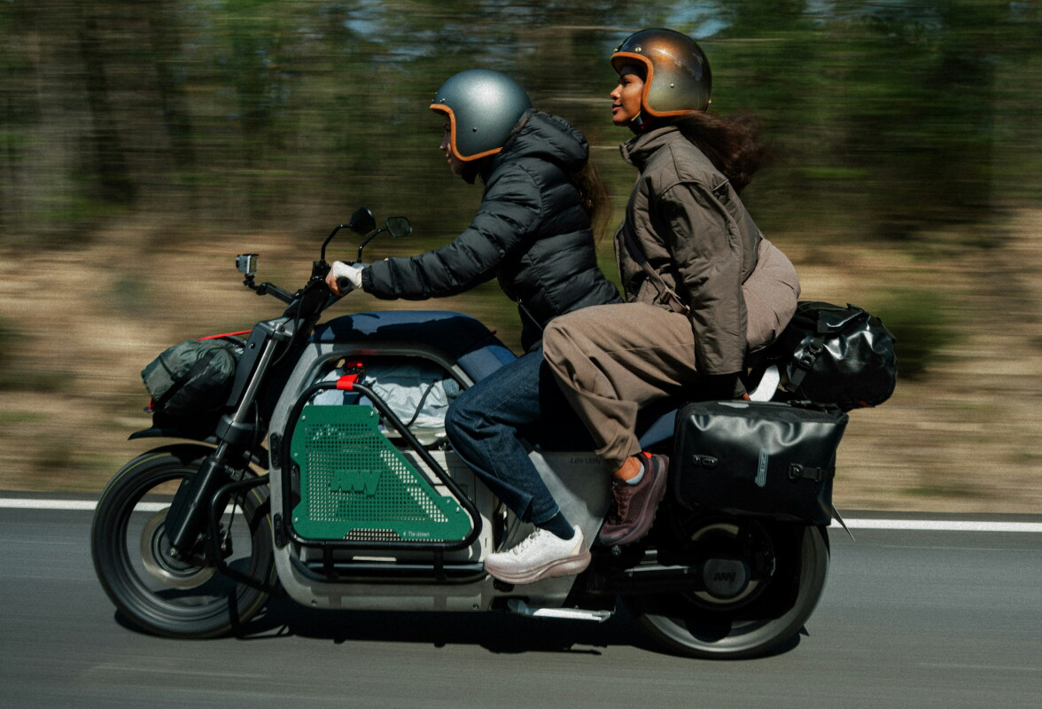 Modular electric motorcycle could replace a car, but there's a catch