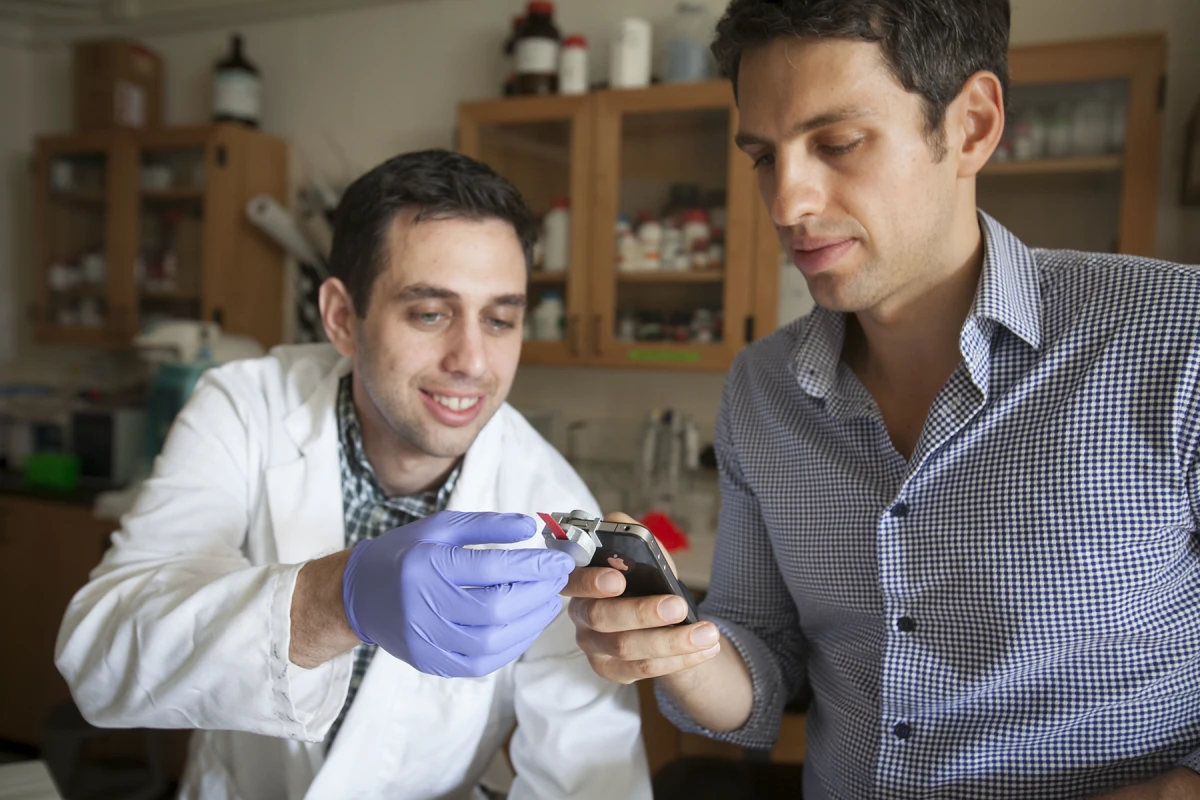 Graduate students Matthew Mancuso (left) and Vlad Oncescu, with the smartCARD