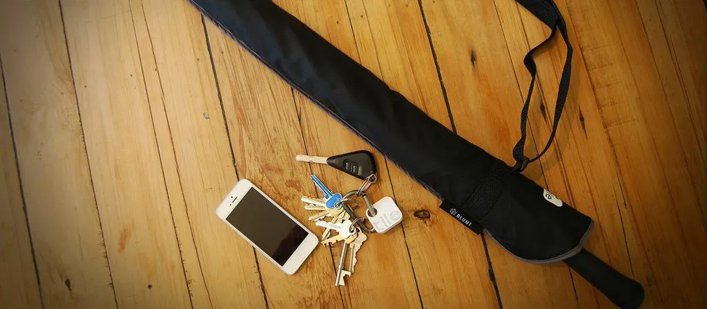 If nearby, they can open the app within 50 to 100 ft (15 to 30 m) and press a Find button, which sees the umbrella emit a tune