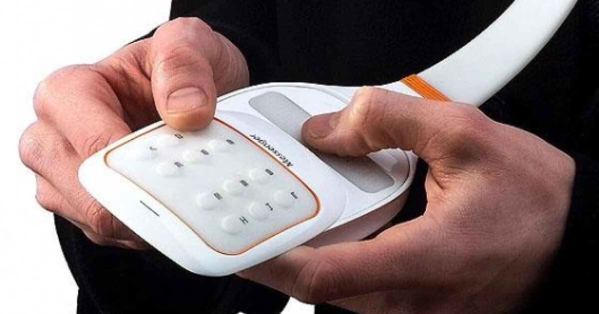 Touch Messenger sends and receives text messages in Braille