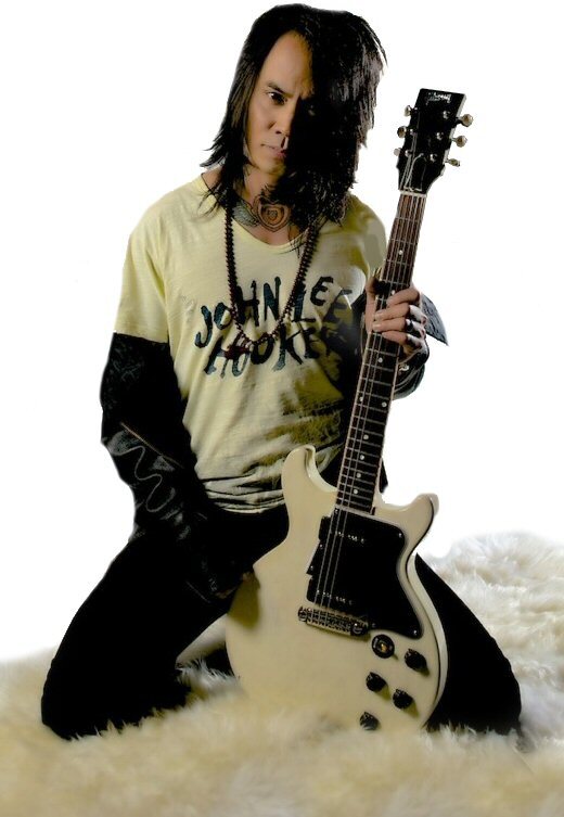 Steve D (guitarist for Buckcherry) wearing the John Lee Hooker Country Blues Collection Musical T