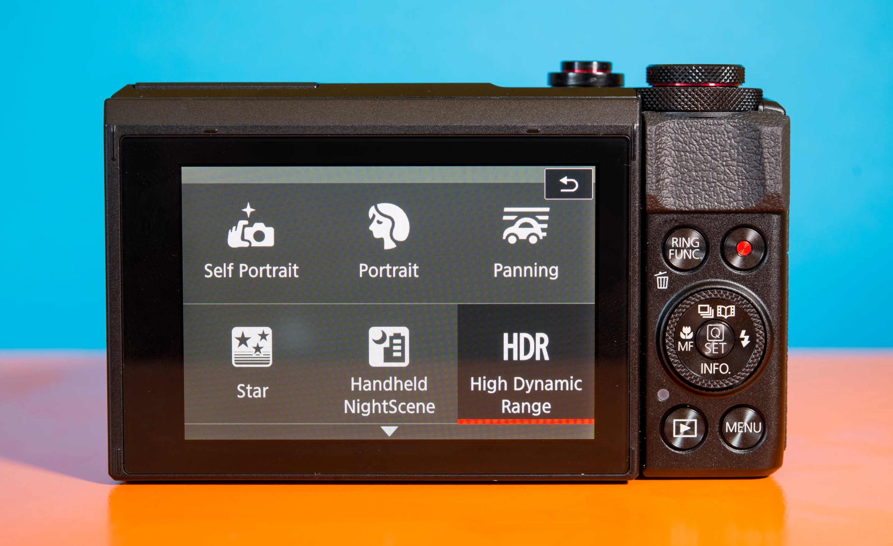 The touch-focused menu of the Canon Powershot G7X Mark II make it easy to use
