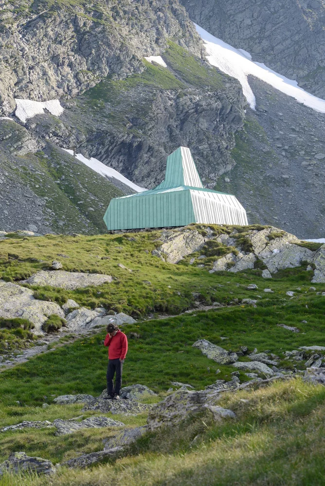 It was built primarily using Cross Laminated Timber (CLT), in addition to steel, while the exterior sports an aluminum sheet covering