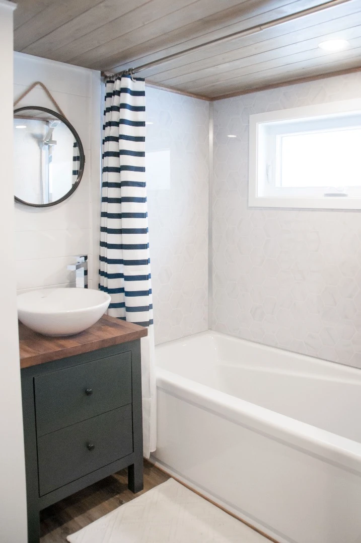 The Ébène's bathroom