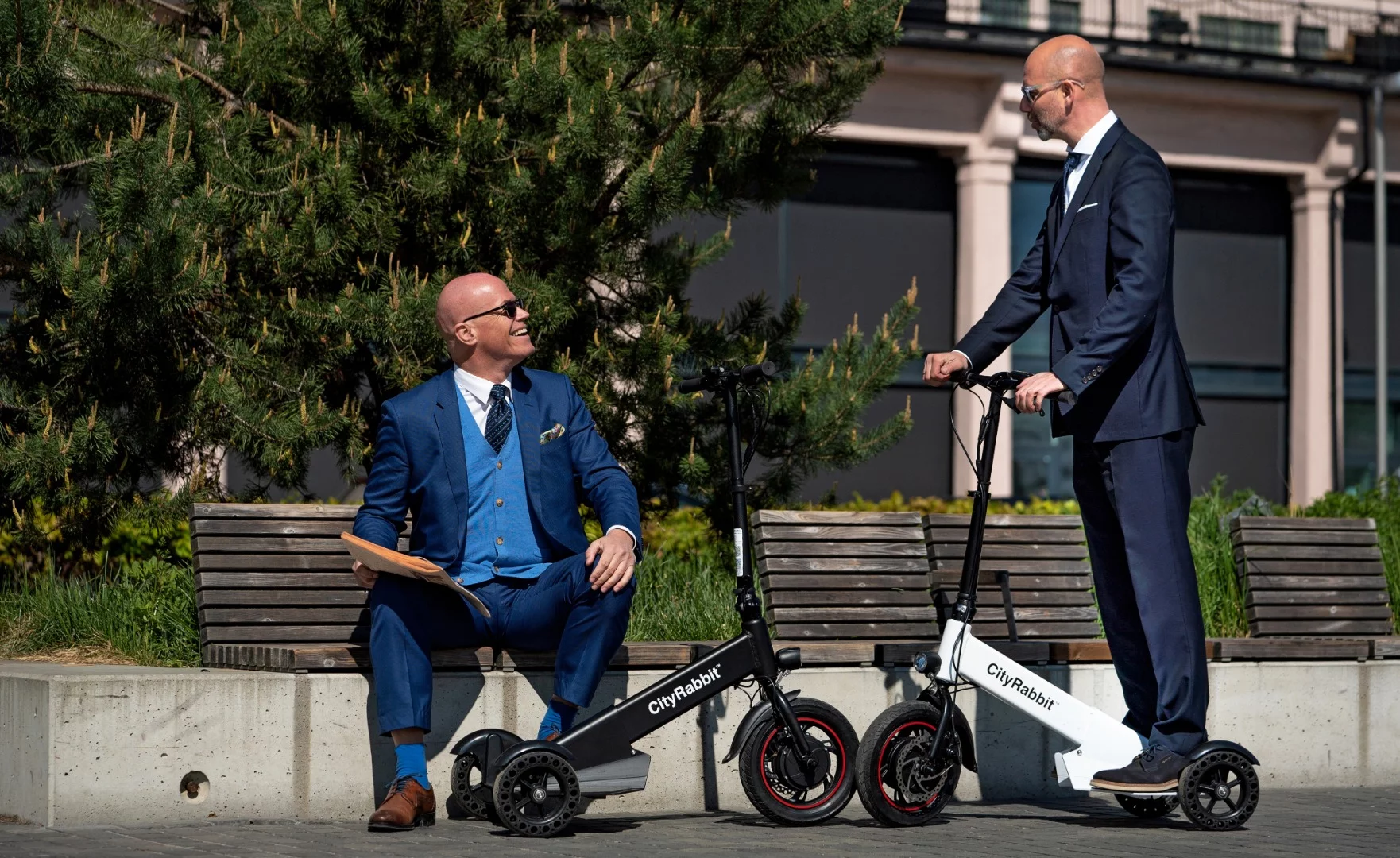 Utilizing an iOS/Android app on their Bluetooth-connected smartphone, CityRabbit users can select between Medium and Full Power modes, check their speed and battery charge level, or turn the headlight and tail light on and off