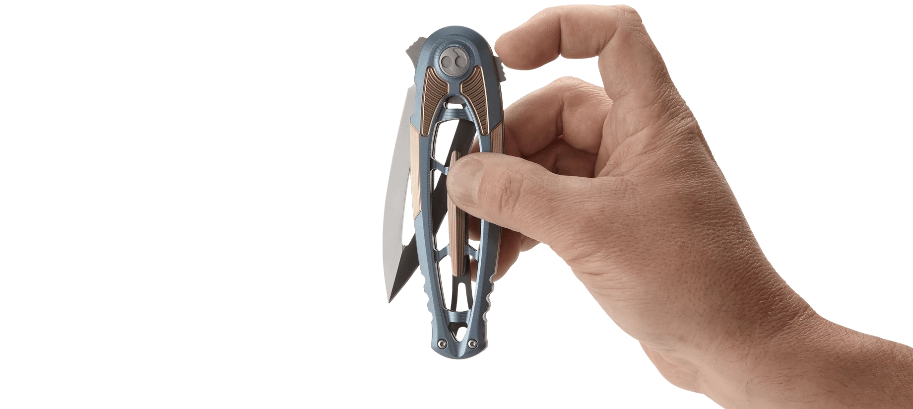 The Hirin's blade can be opened with a single finger