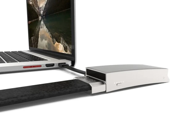 The Xoo Belt can be charged either from the mains or via a computer