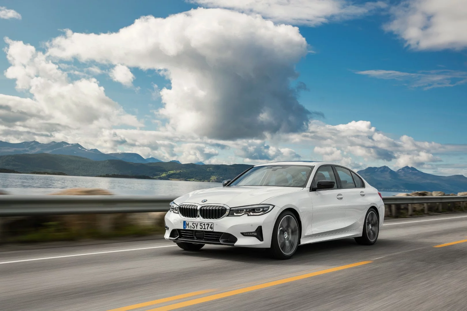 Both rear-wheel and all-wheel drive will be offered for the new 3 Series, including the diesel model