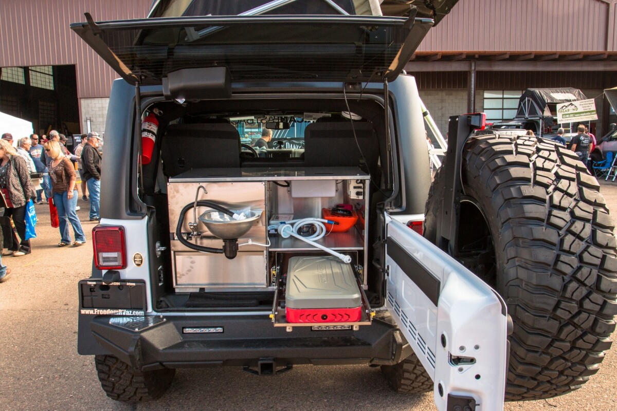 Another kitchen set-up for the American Fastbacks Badlands