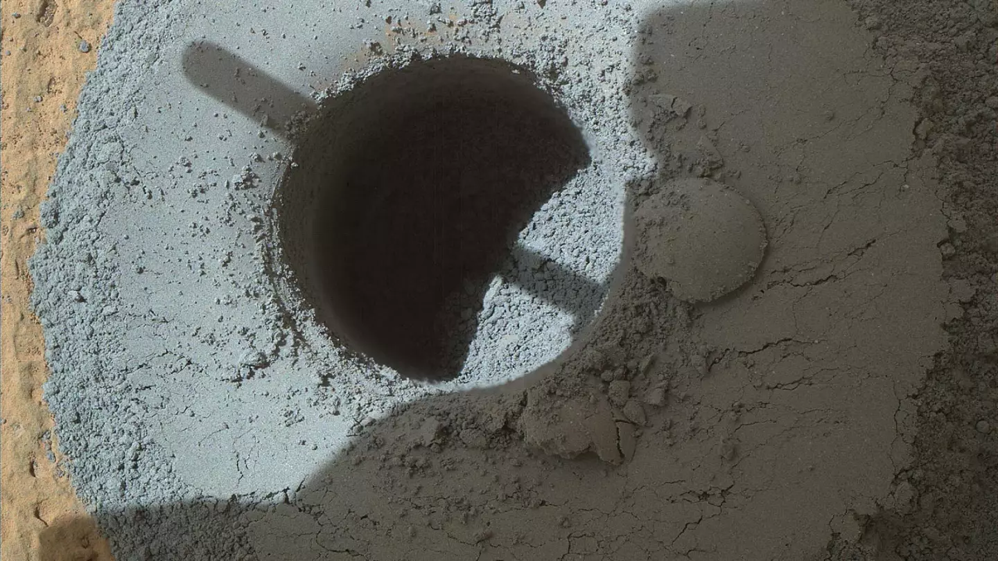 Curiosity's first Telegraph Peak sample was collected from this hole, which has a diameter smaller than a US dime (Photo: NASA/JPL-Caltech/MSSS)
