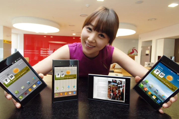 LG has unveiled its new 5-inch Optimus Vu smartphone/tablet ahead of Mobile World Congress 2012 in Spain later this month