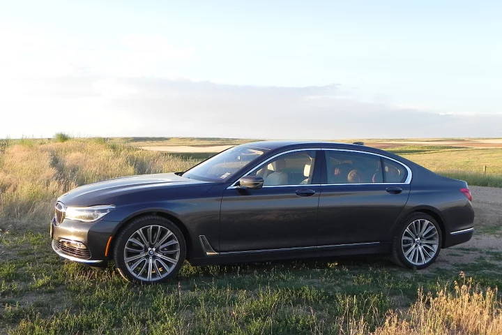 We spent a week in the 2016 BMW 750i to assess the many changes and luxuriate in opulence