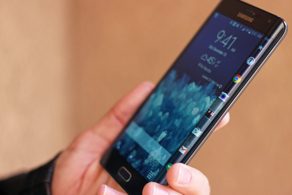 Gizmag reviews Samsung's curved variant of the Note 4, the Galaxy Note Edge (Photo: Will Shanklin/Gizmag.com)