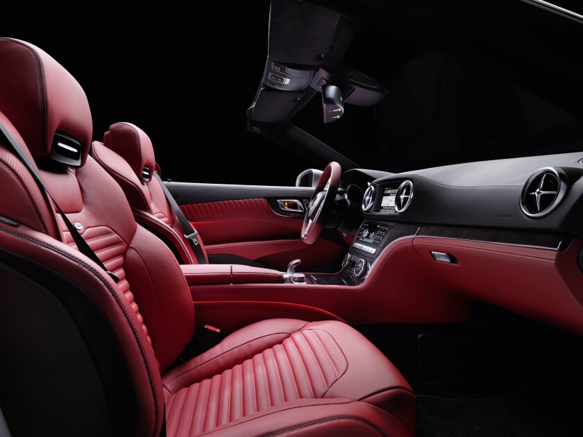 The SL 550 interior (Photo: Mercedes-Benz)