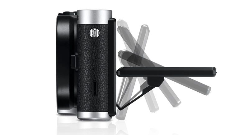 On the rear of the Samsung NX300 there's a 3.3 inch AMOLED tilting touchscreen with 768,000 dots