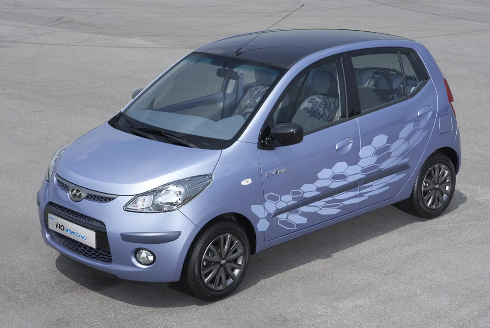 The BlueOn is built on the same body as the i10 EV concept vehicle (pictured)