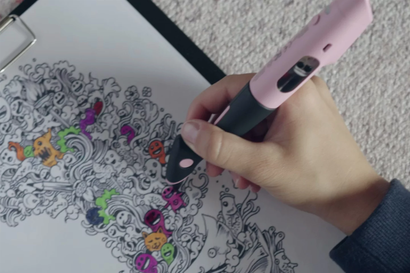 The Colorpik Pen is 205 mm long by 21 mm wide (8 by 0.8 in) and weighs 48 grams (1.7 oz)