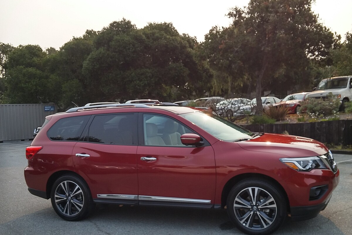 Most of the changes to the 2017 Pathfinder's exterior are to the front fascia, hood, wheels, and rear fascia