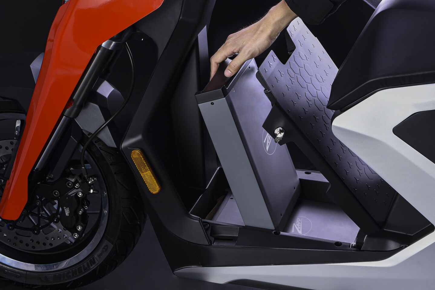 The dual removable battery units offer a per charge range of up to 90 km
