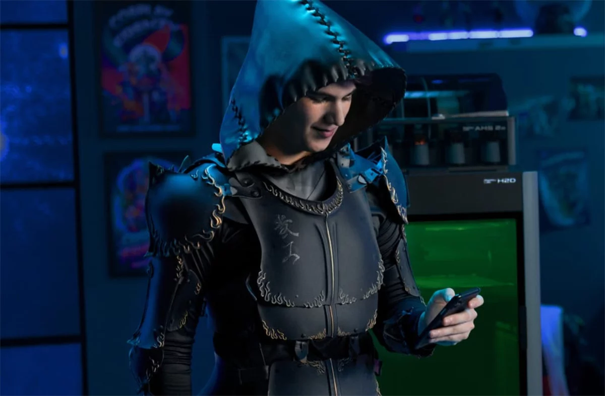 The H2D can handle complex tasks like cutting leather and engraving on curved surfaces to create stuff like this detailed costume