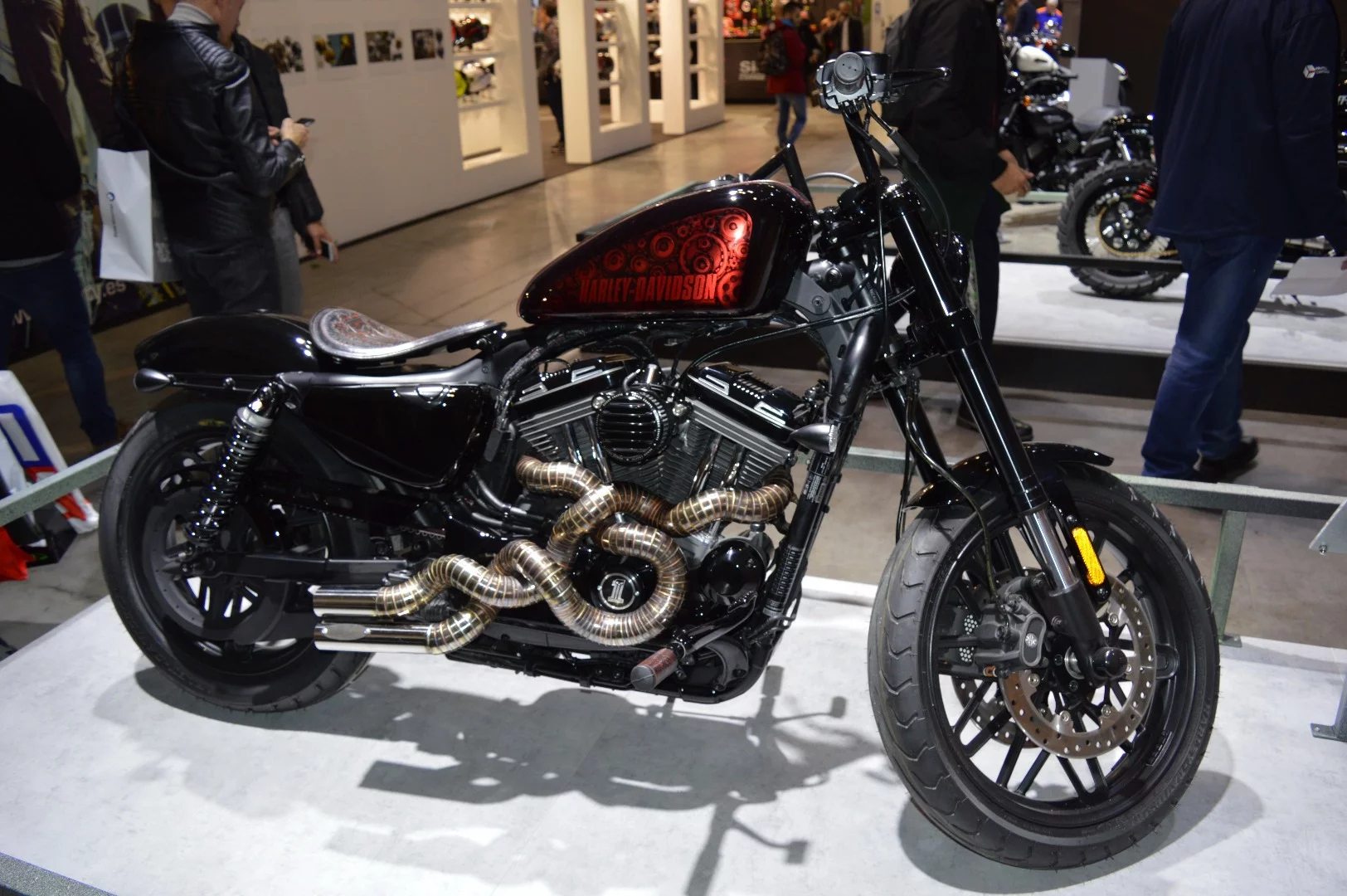 The Metal Snake is a Portuguese custom by Harley-Davidson Lisboa, betting heavily on the intricate work done on the exhaust tubes