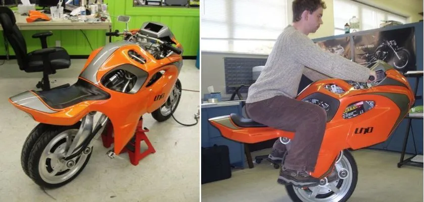 The latest Uno prototype (which has three wheels) in motorcycle and Uno modes