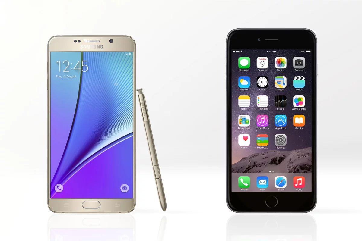 Gizmag compares the features and specs of the Samsung Galaxy Note 5 (left) and Apple iPhone 6 Plus
