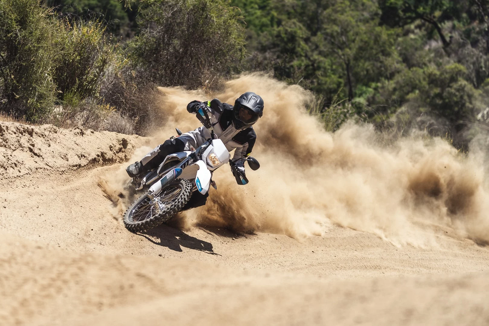 Alta Redshift EXR: 50-horsepower electric with performance similar to a 350 race bike