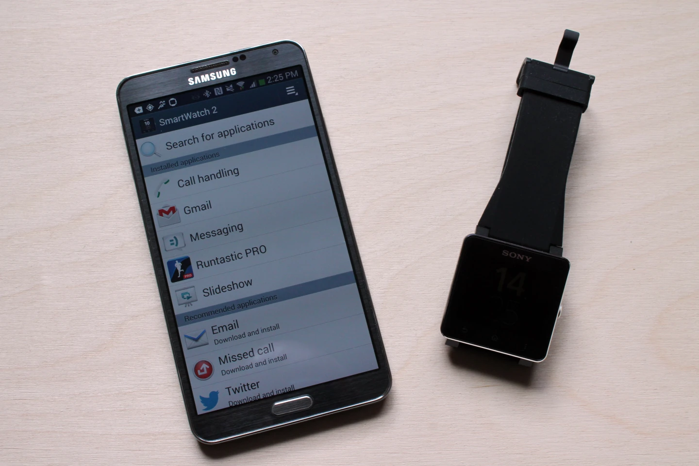 The SW2 pairs via the Sony Smartwatch 2 Android app (available for free in Google Play)